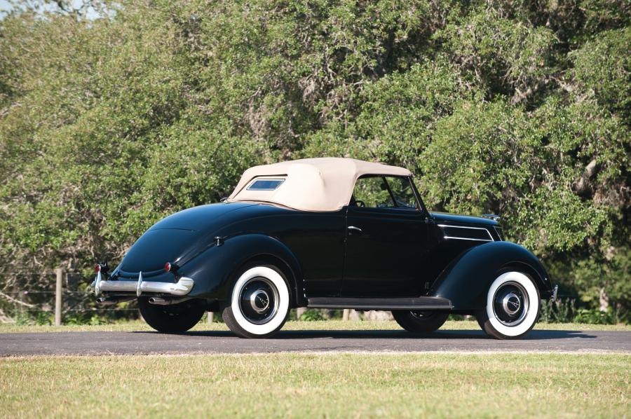  Ford DeLuxe Rumble Seat Cabriolet 1937 года  (фото 19 из 20)
